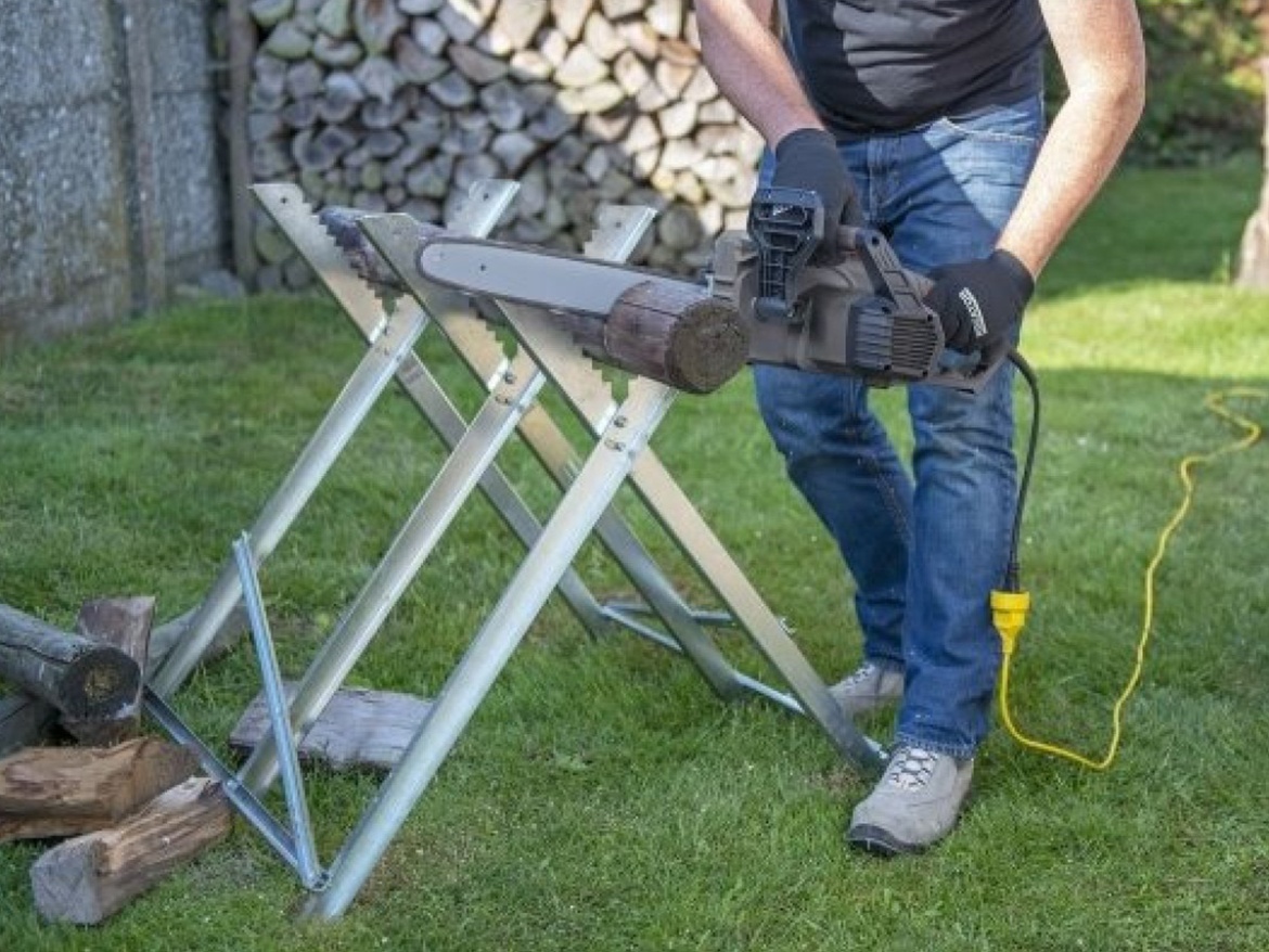 Reťazová píla Powerplus POWEG10100