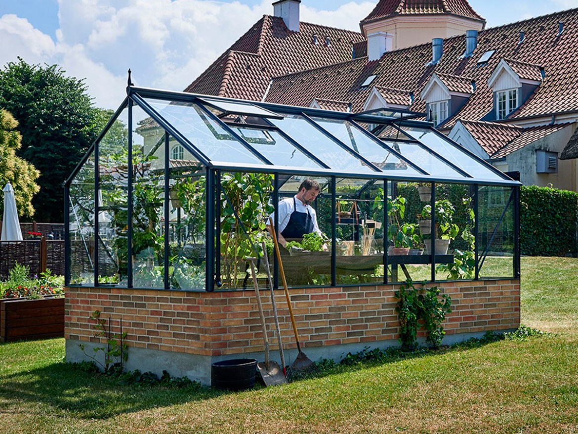 Klasický skleník na podmurovke Juliana Premium On-wall