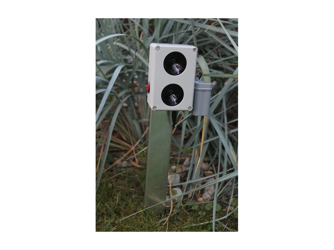 Scobax Vodotěsný ultrazvukový plašič na kuny, myši a potkany  DRAGON ULTRASONIC CH200