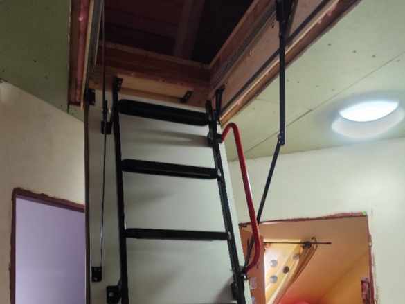 Montáže podkrovných schodov