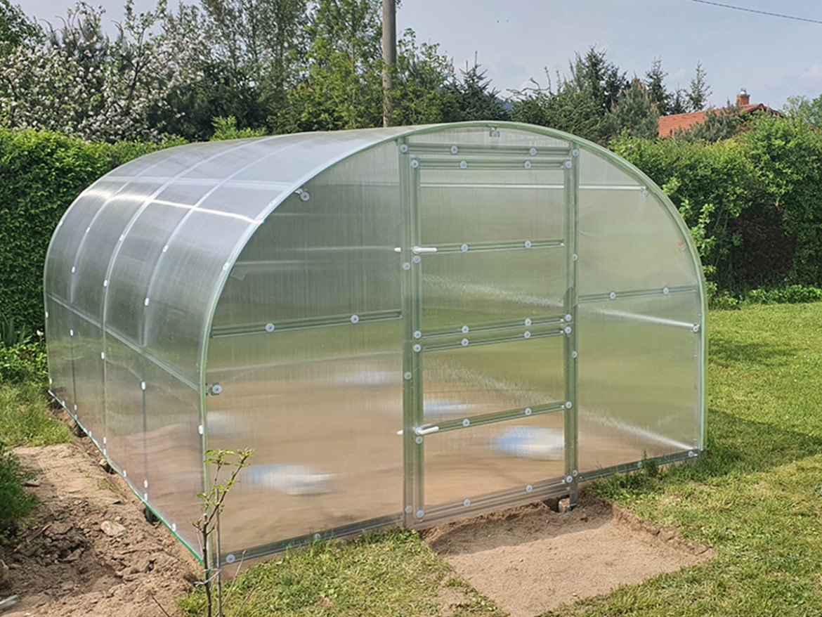 Profesionální montáže skleníků na klíč