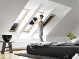 Roleta pro úsporu energie s manuálním ovládáním Velux FHC B