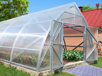 Skleníky Volya – Farmer Strelka polykarbonát (6 mm) 10,5 x 4,2 m